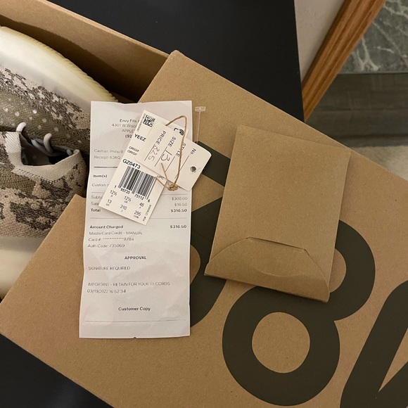 Yeezy Adidas Boost 380 - Picture 7 of 7